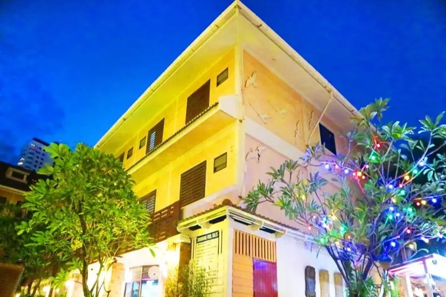 Aiyaree Place Hotel